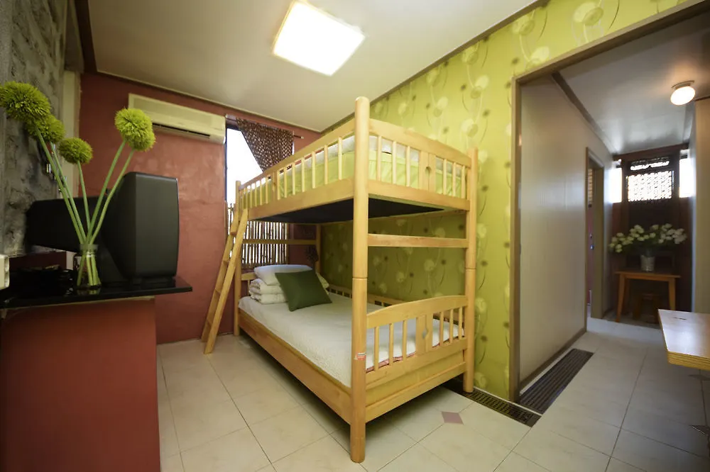 B & J Open Guest House - Hostel Seoul 2*,