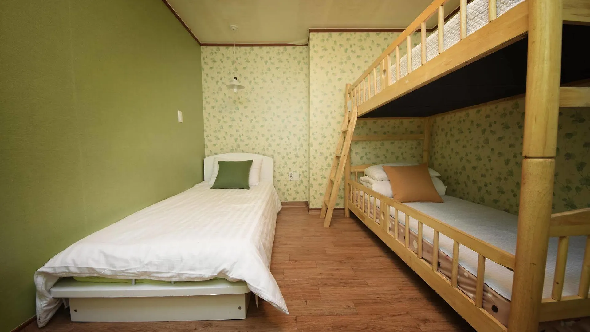 Hotel B & J Open Guest House - Hostel Seoul