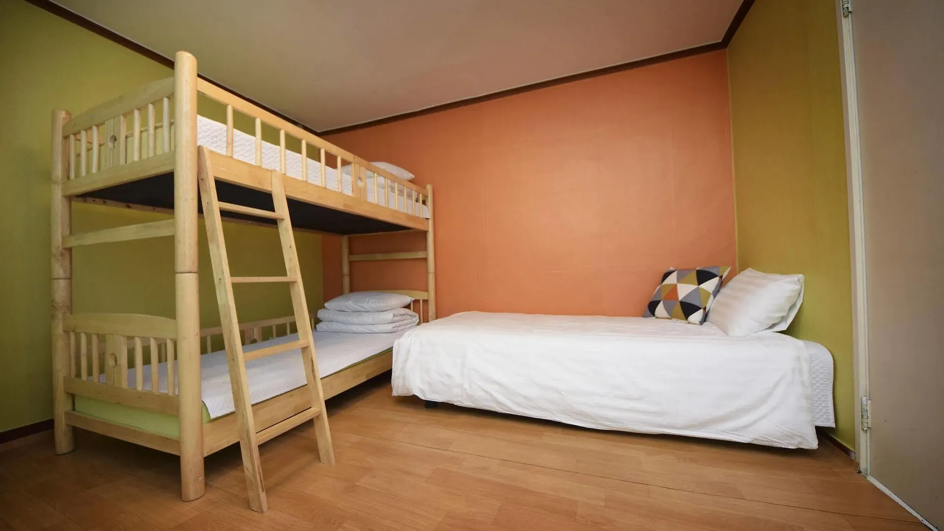 B & J Open Guest House - Hostel Seoul Hotel